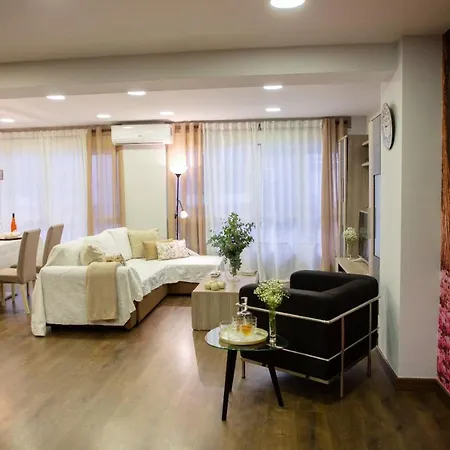 Luxury New Centre & Beach,