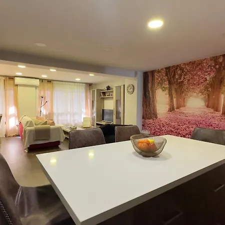 Apartment Luxury New Centre & Beach, *