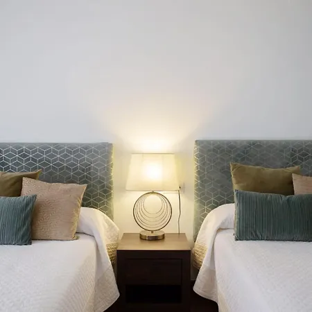 Luxury New Centre & Beach, *